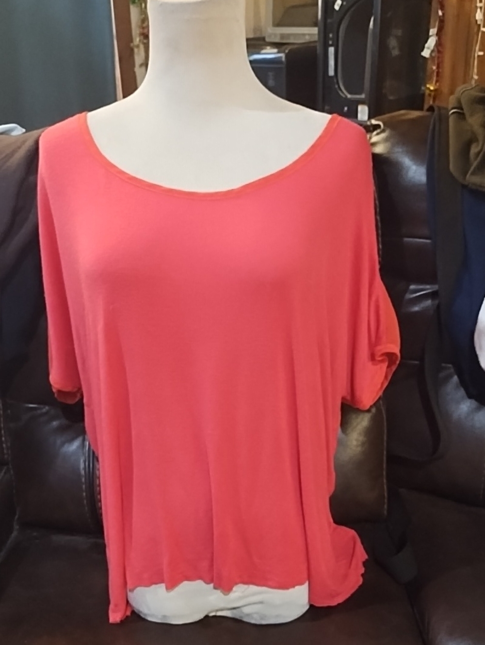 Daydreamer Coral Scoop-Neck Short Sleeve Top
